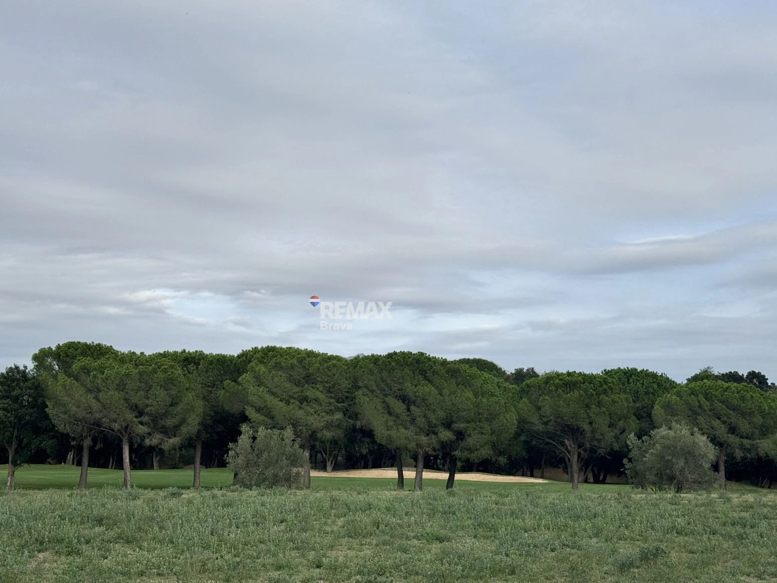 Exclusiva Parcela de 2.512 m² en Primera Línea de Golf en Peralada