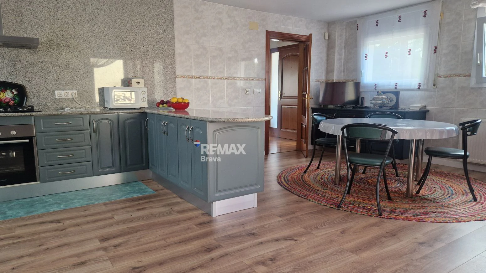 Exclusiva Vivienda en Roses sobre Parcela de 1.190 m² en Entorno Muy Tranquilo