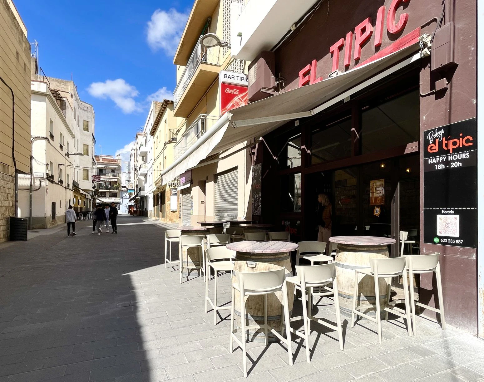 Roses, centro: se traspasa negocio de bar restaurante en inm