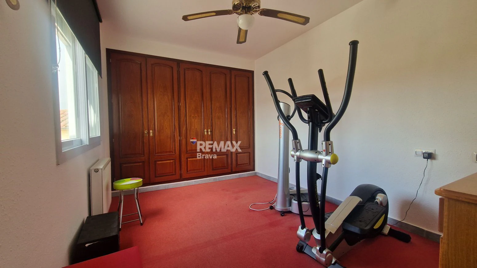 Exclusiva Vivienda en Roses sobre Parcela de 1.190 m² en Entorno Muy Tranquilo