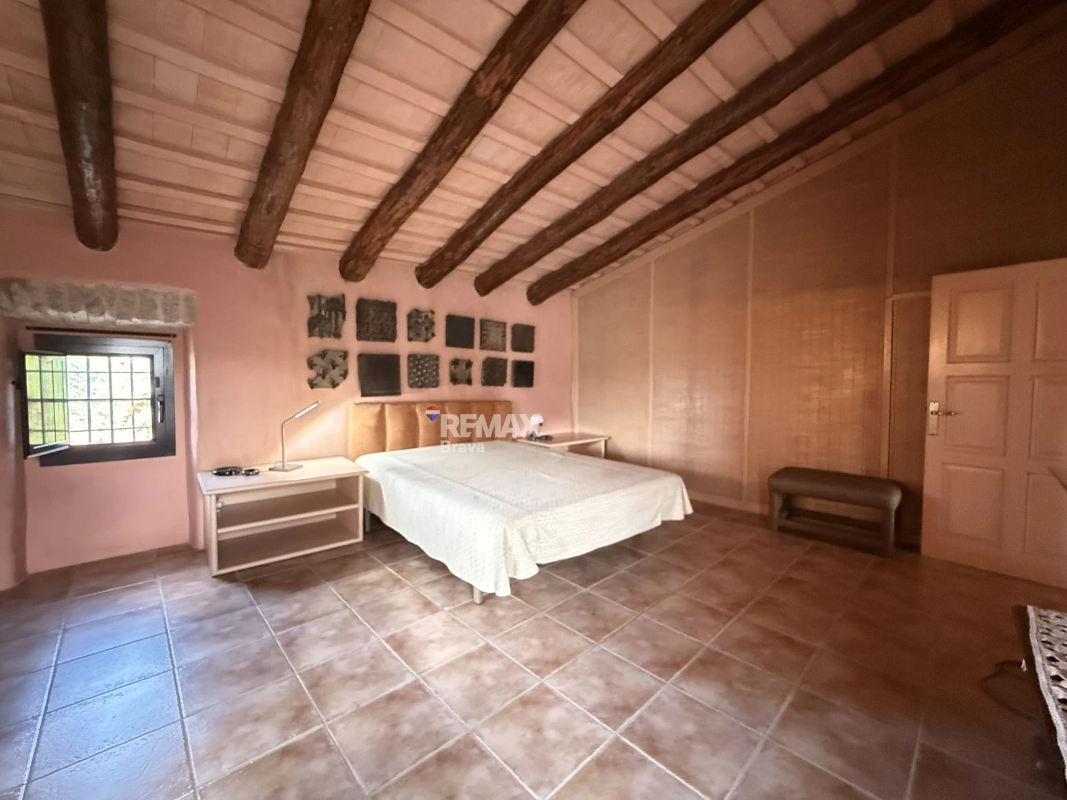 Encantadora Casa de Piedra Restaurada en el Corazón Histórico de Madremanya