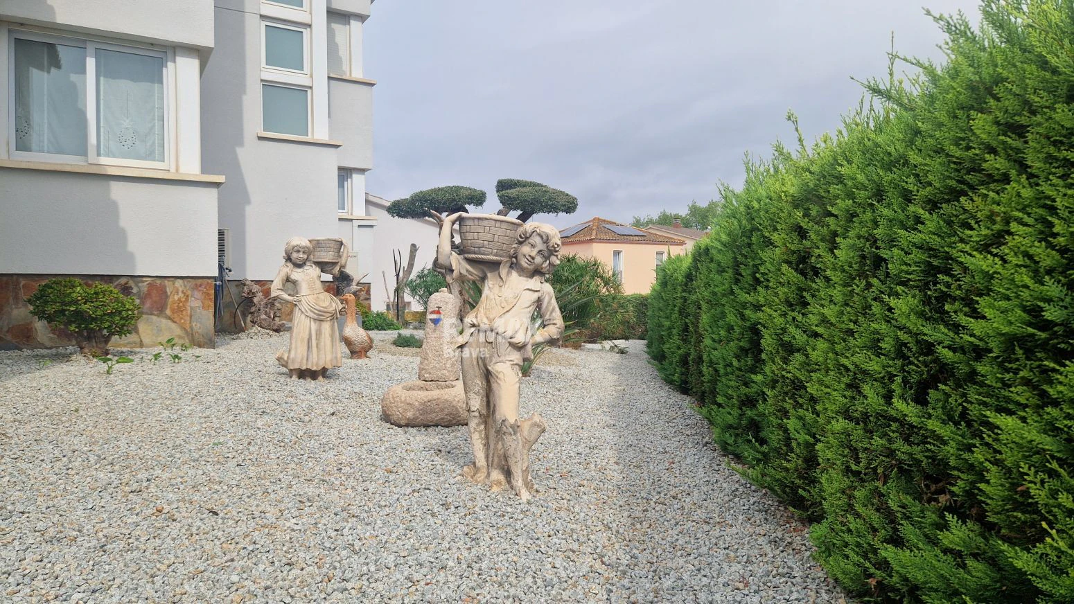 Exclusiva Vivienda en Roses sobre Parcela de 1.190 m² en Entorno Muy Tranquilo