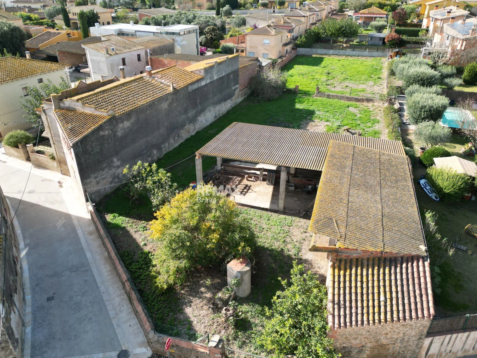 Oportunidad Única en La Tallada d’Empordà: Amplio Terreno en Zona Residencial