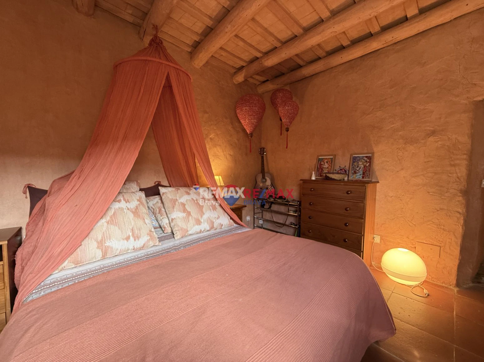 Encantadora Casa de Piedra Restaurada en el Corazón Histórico de Madremanya