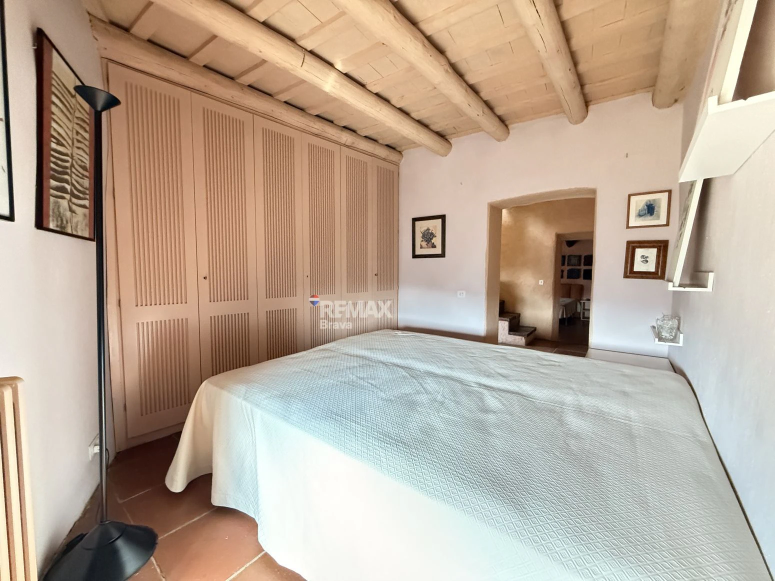 Encantadora Casa de Piedra Restaurada en el Corazón Histórico de Madremanya
