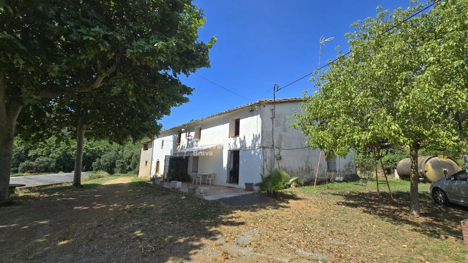 Finca Rústica 12h en Brunyola con Naves Avícolas Alquiladas e Ingresos Mensuales