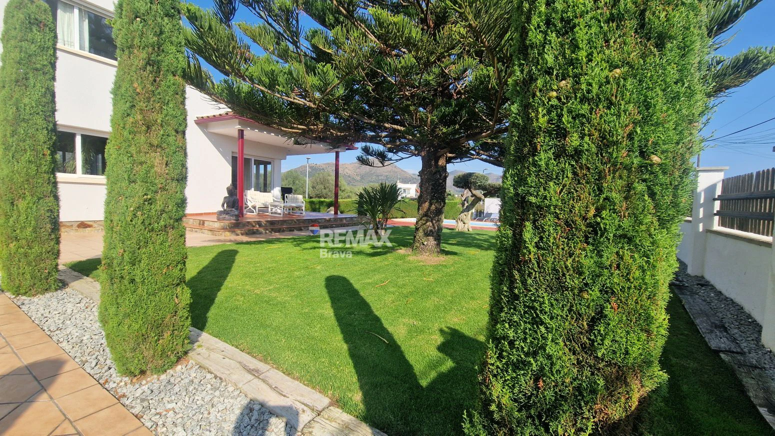Exclusiva Vivienda en Roses sobre Parcela de 1.190 m² en Entorno Muy Tranquilo
