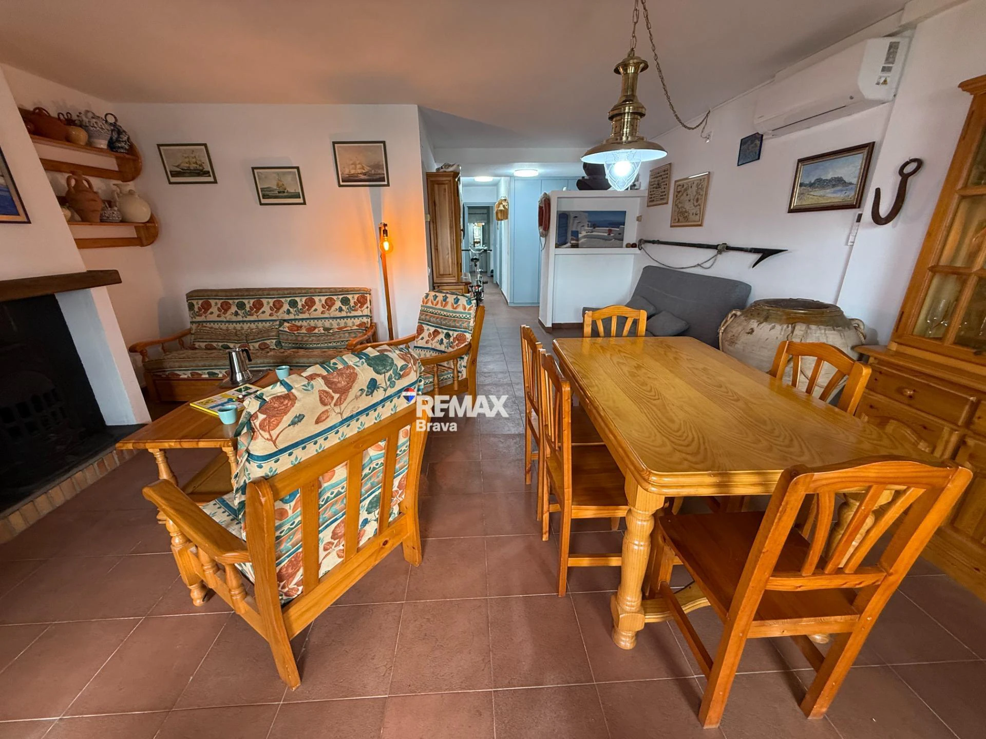 Exclusivo apartamento con amarre privado, gran terraza y licencia turística en Santa Margarida – Roses.