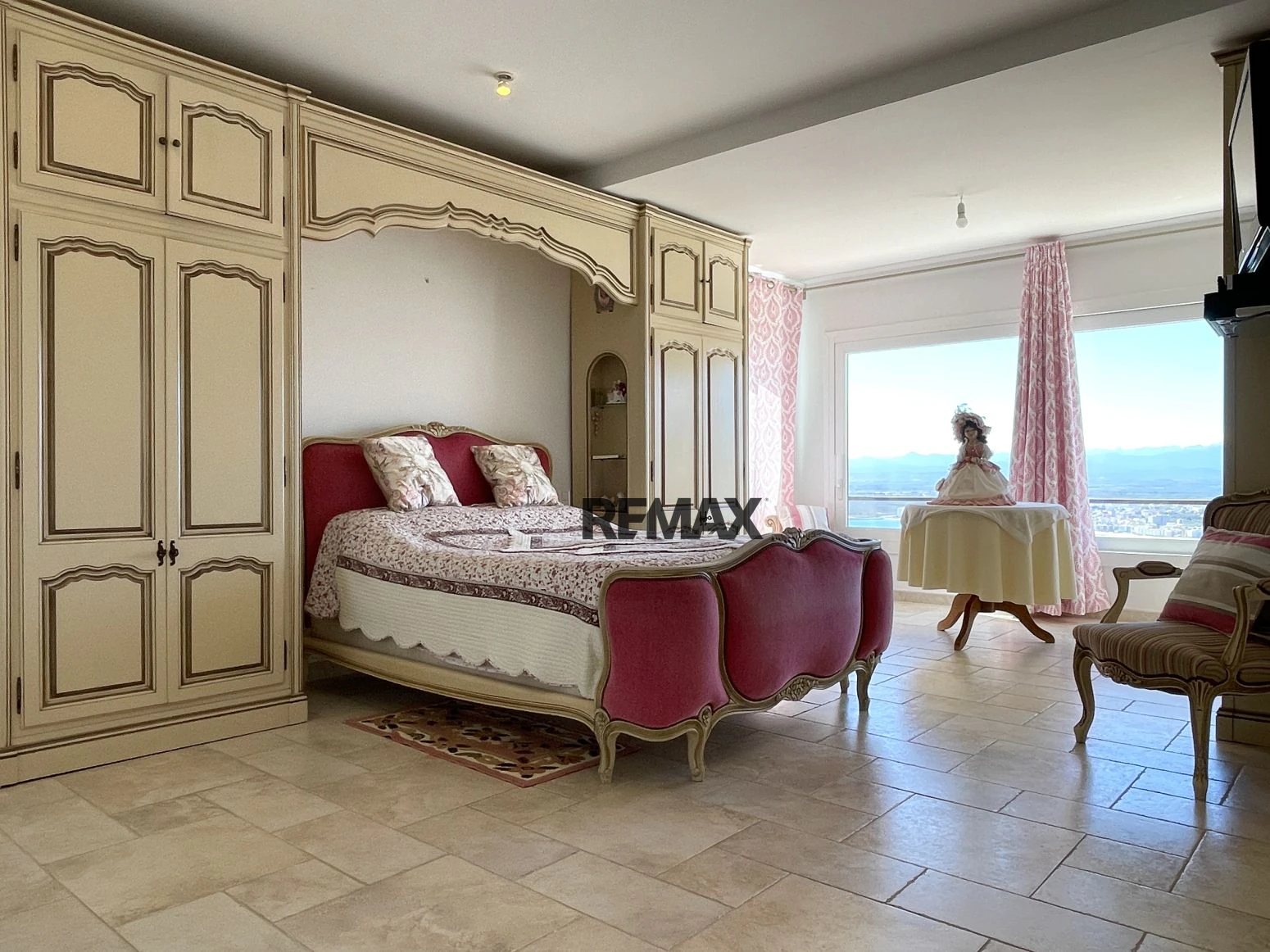 Villa mediterránea con espectaculares vistas al mar