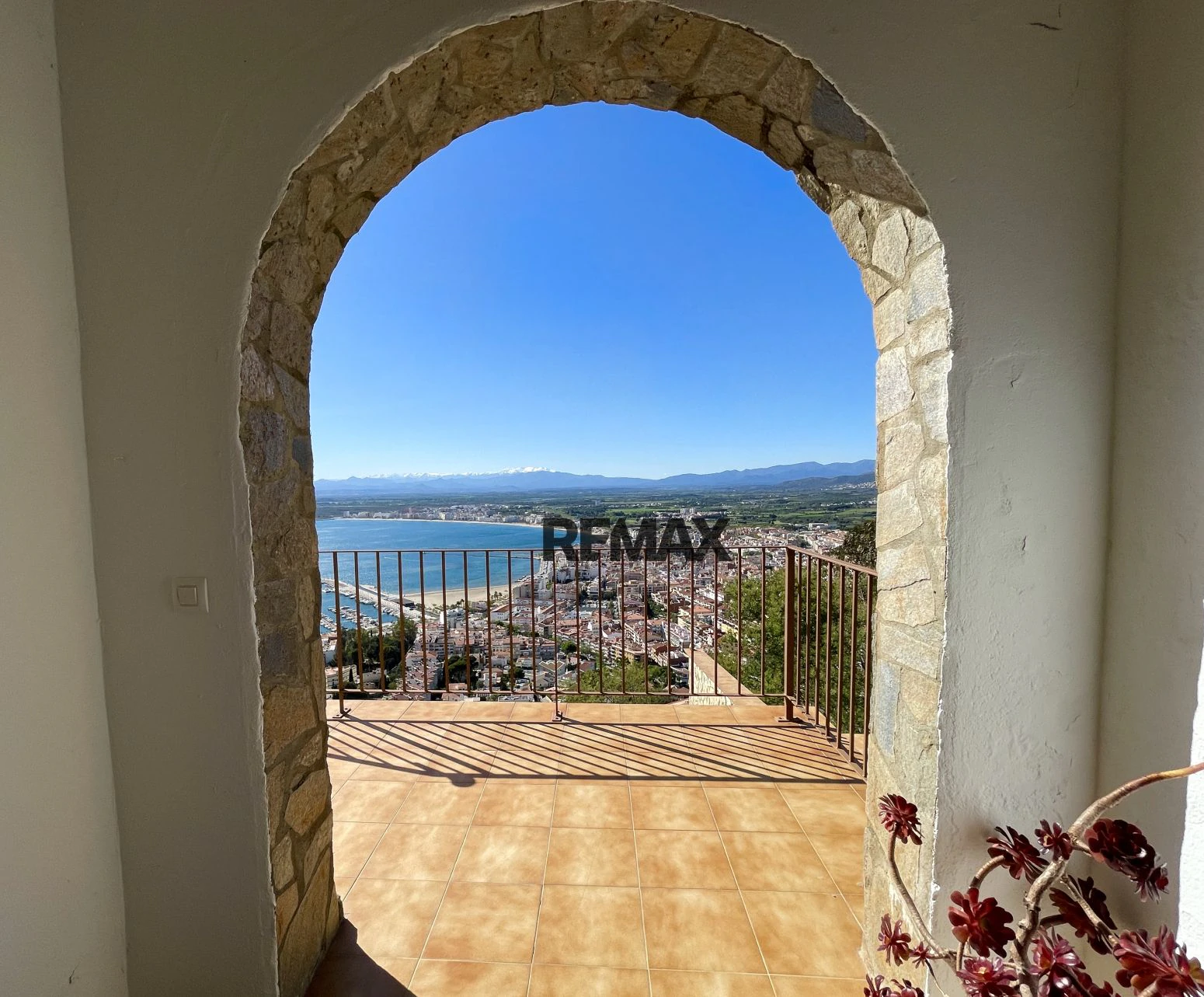 Villa mediterránea con espectaculares vistas al mar