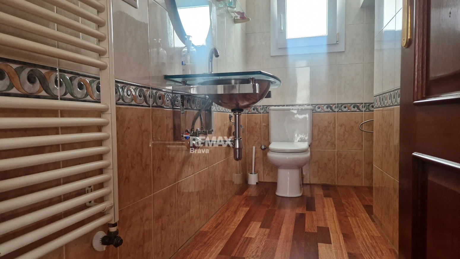 Exclusiva Vivienda en Roses sobre Parcela de 1.190 m² en Entorno Muy Tranquilo