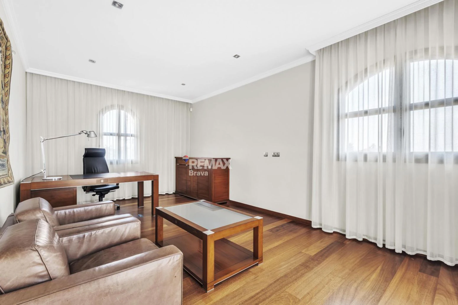 Villa Premium en Primera Línea de Golf en Peralada con Amplios Jardines y Privacidad Total