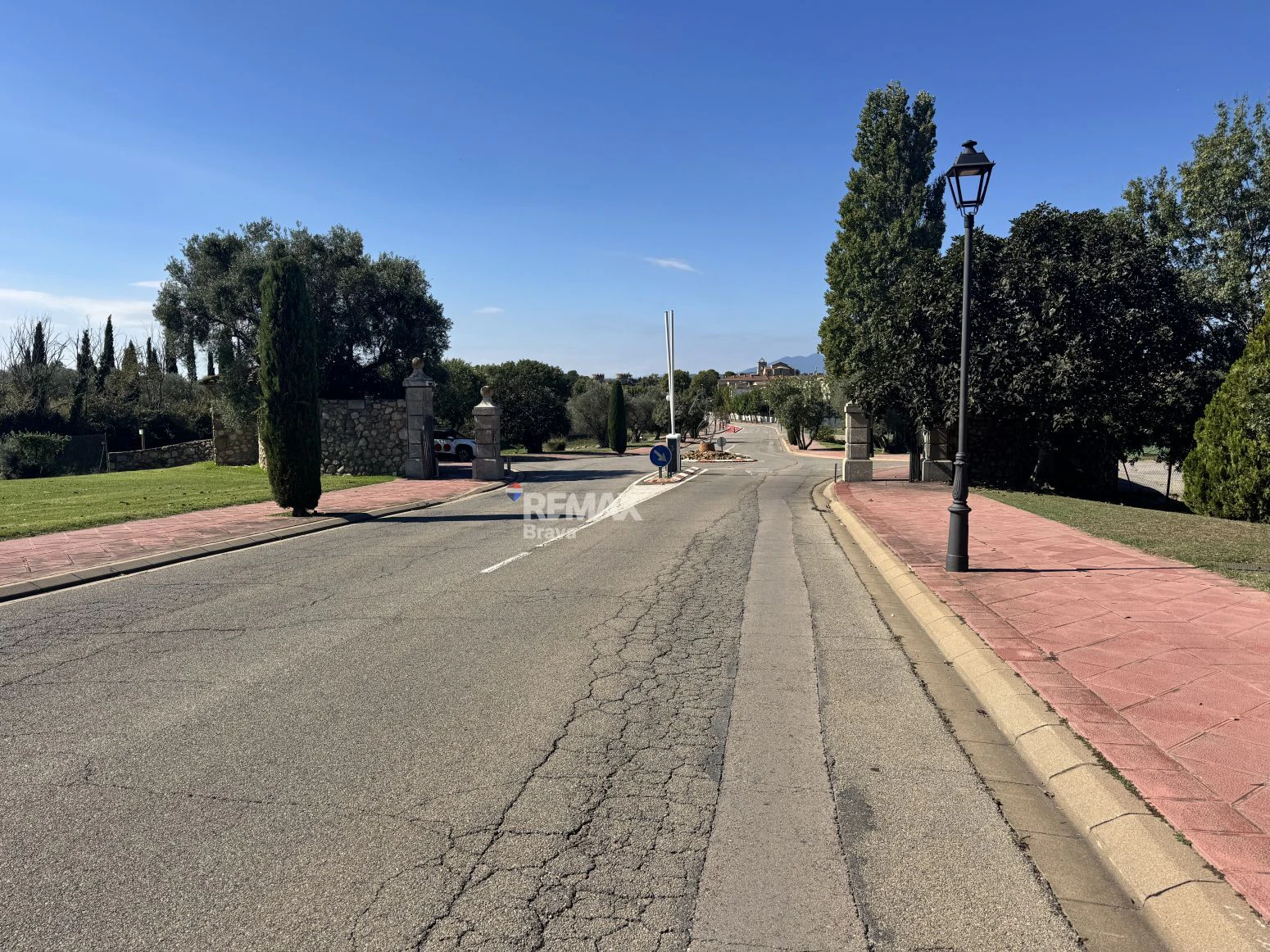 Exclusiva Parcela de 2.512 m² en Primera Línea de Golf en Peralada
