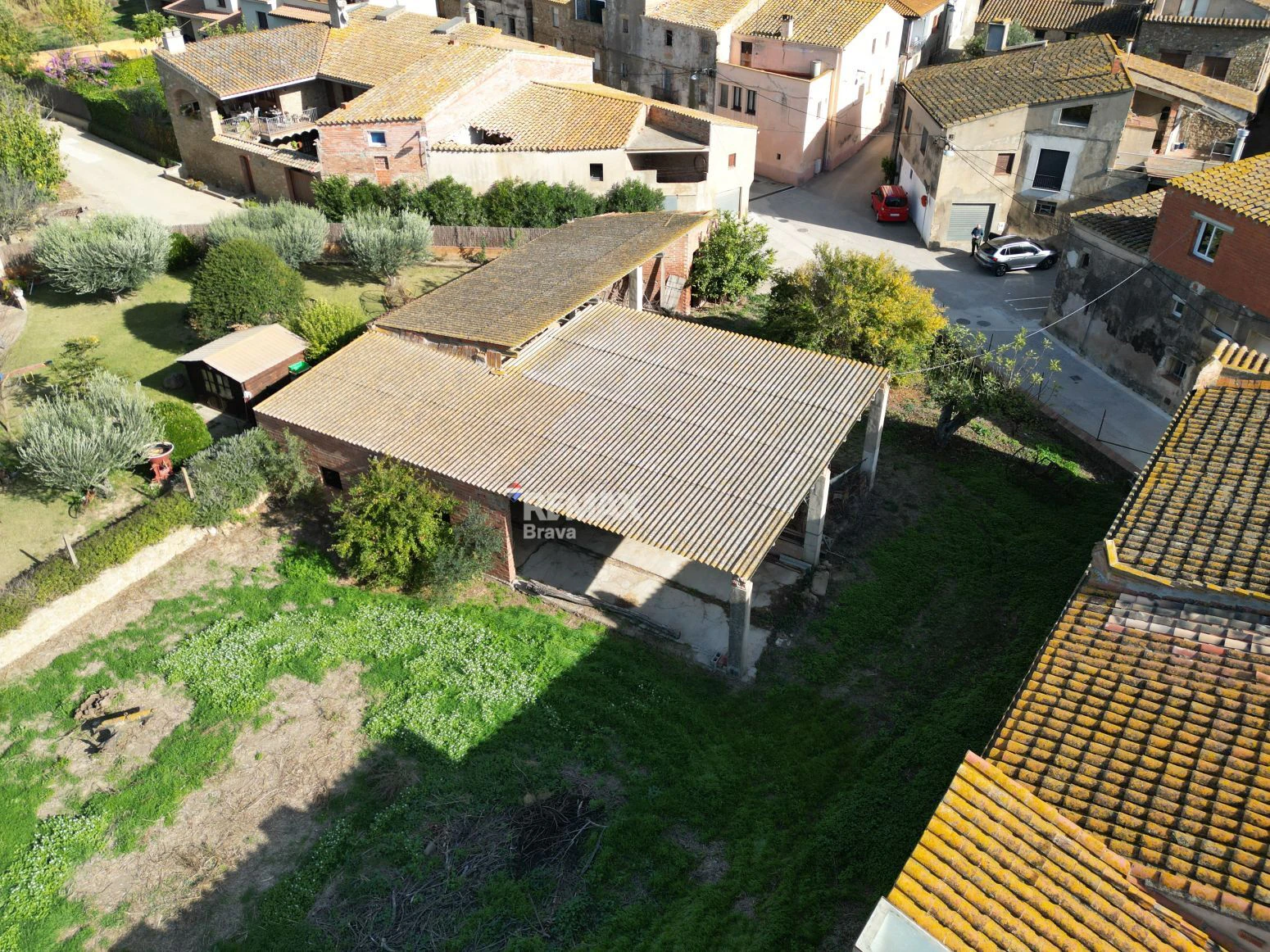 Oportunidad Única en La Tallada d’Empordà: Amplio Terreno en Zona Residencial
