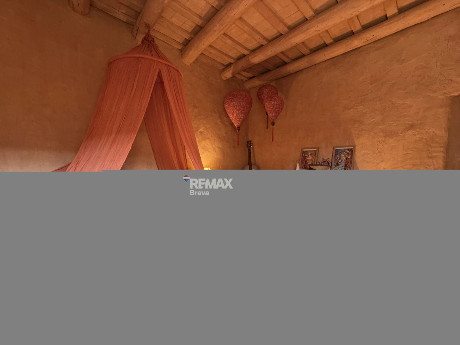 Encantadora Casa de Piedra Restaurada en el Corazón Histórico de Madremanya