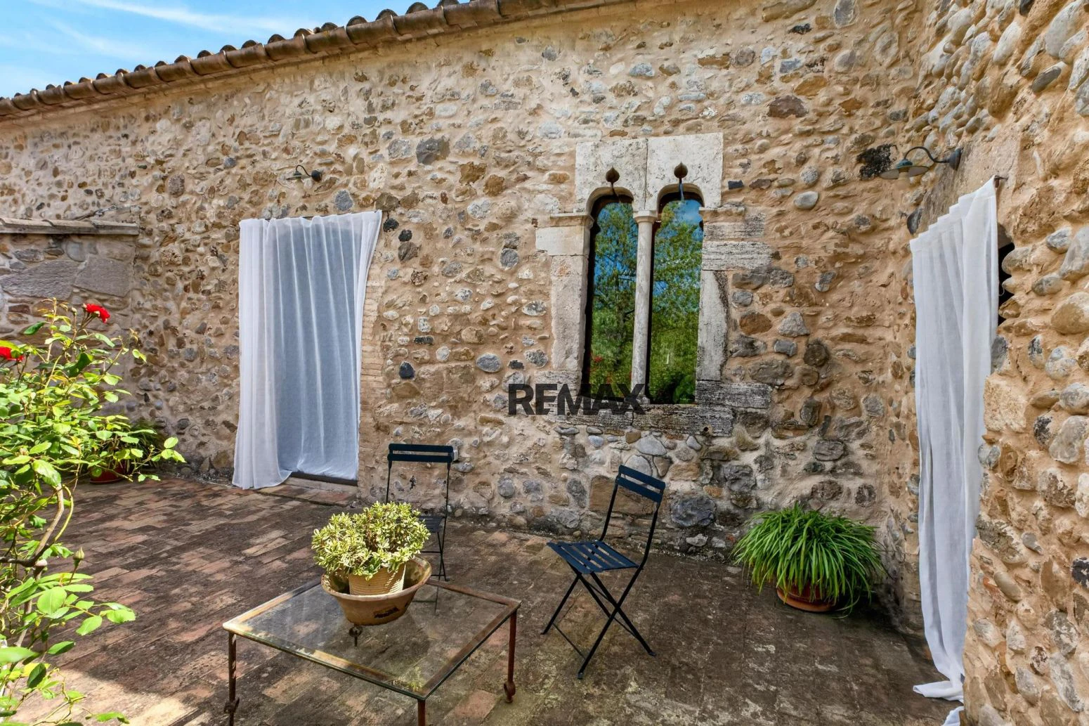 Casa de pueblo con encanto y más de 500 m² entre el Pla de l’Estany y l’Alt Empordà con licencia turística