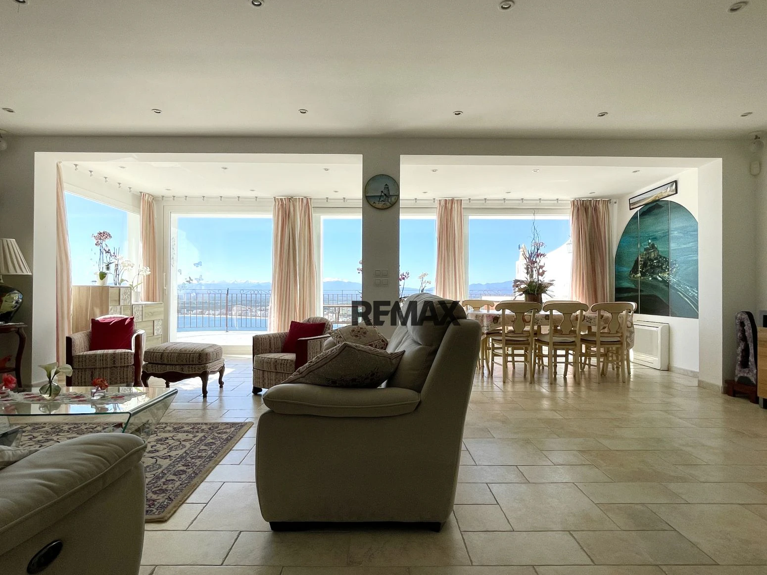Villa mediterránea con espectaculares vistas al mar