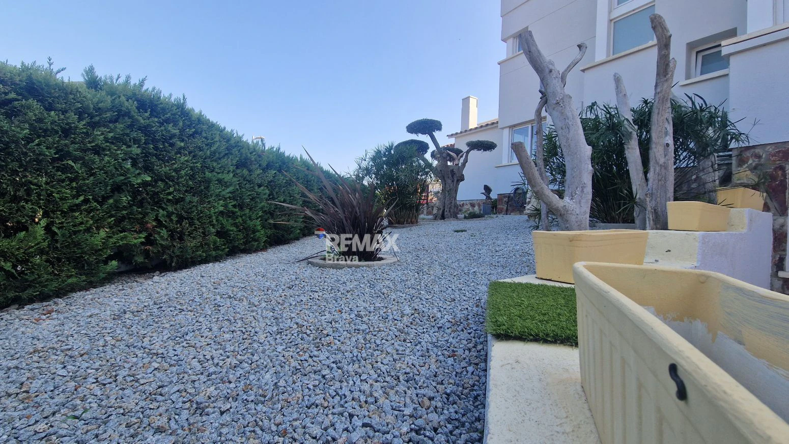 Exclusiva Vivienda en Roses sobre Parcela de 1.190 m² en Entorno Muy Tranquilo