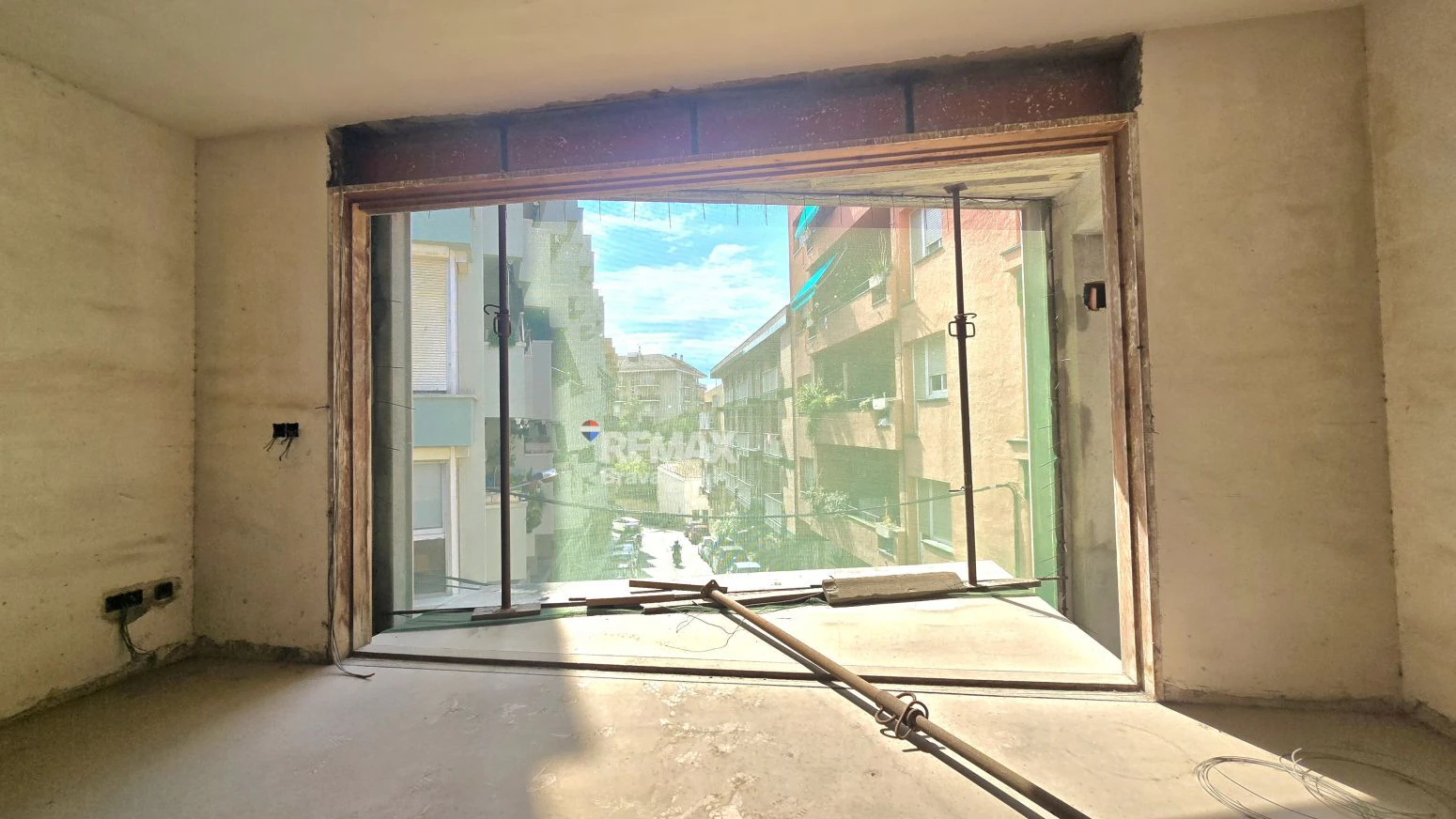 Exclusiva Oportunidad en Blanes: Solar con Más de 500 m² Construidos