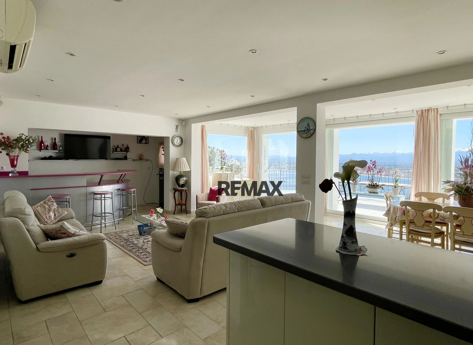 Villa mediterránea con espectaculares vistas al mar