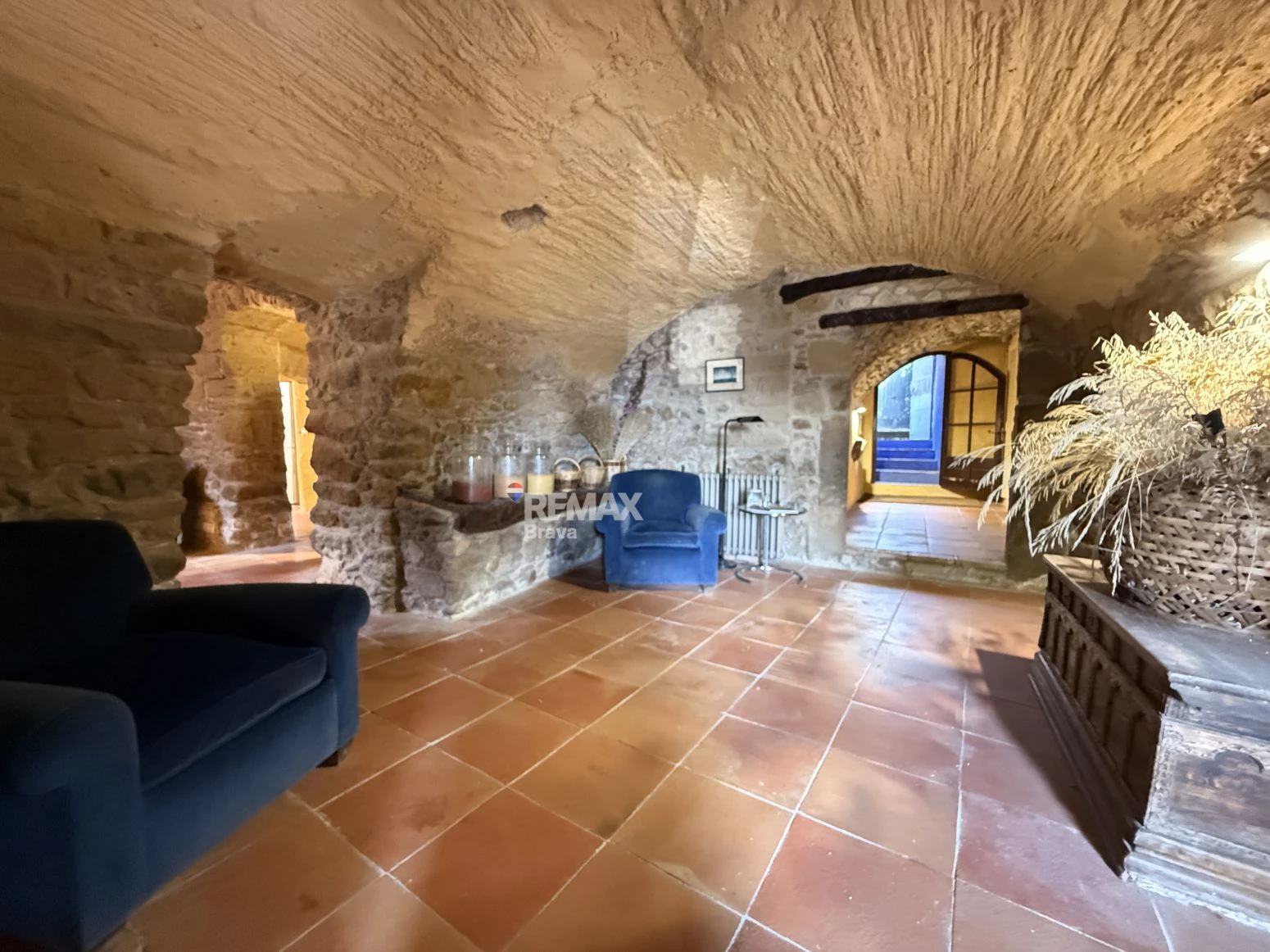 Encantadora Casa de Piedra Restaurada en el Corazón Histórico de Madremanya
