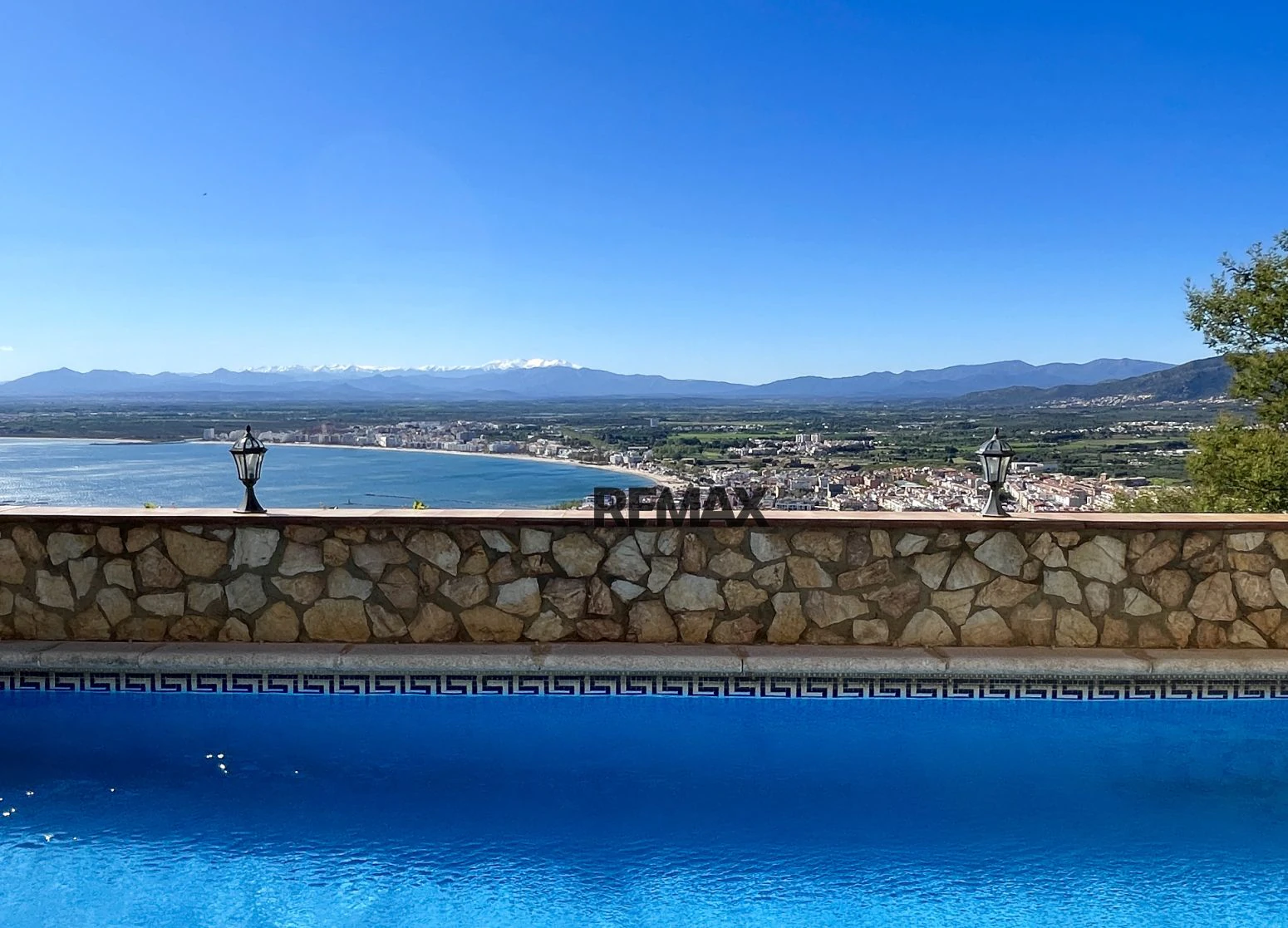 Villa mediterránea con espectaculares vistas al mar