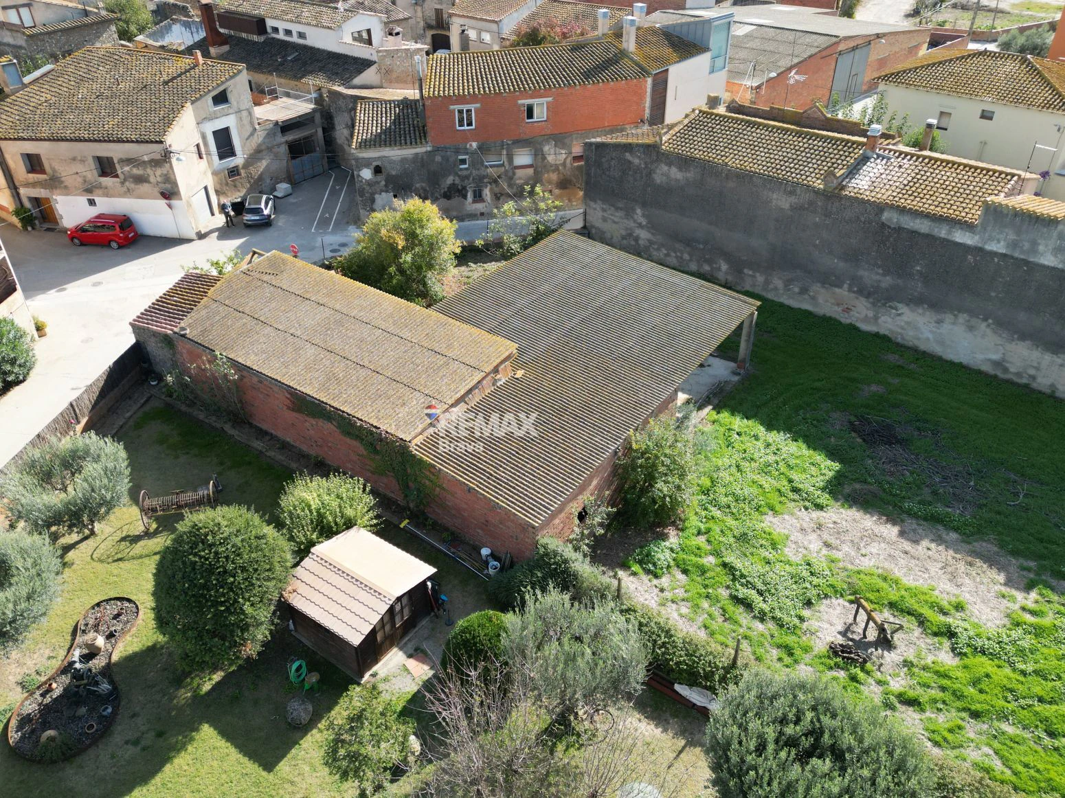 Oportunidad Única en La Tallada d’Empordà: Amplio Terreno en Zona Residencial