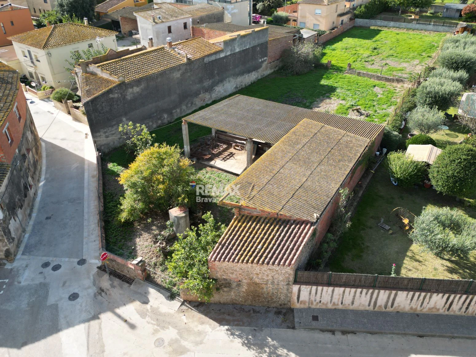 Oportunidad Única en La Tallada d’Empordà: Amplio Terreno en Zona Residencial