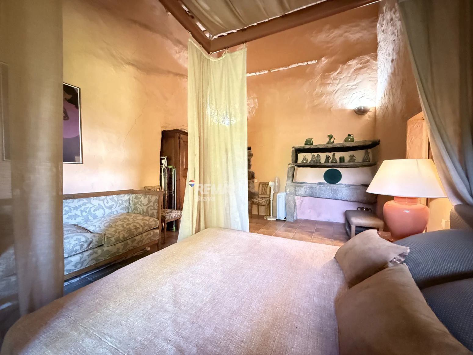 Encantadora Casa de Piedra Restaurada en el Corazón Histórico de Madremanya