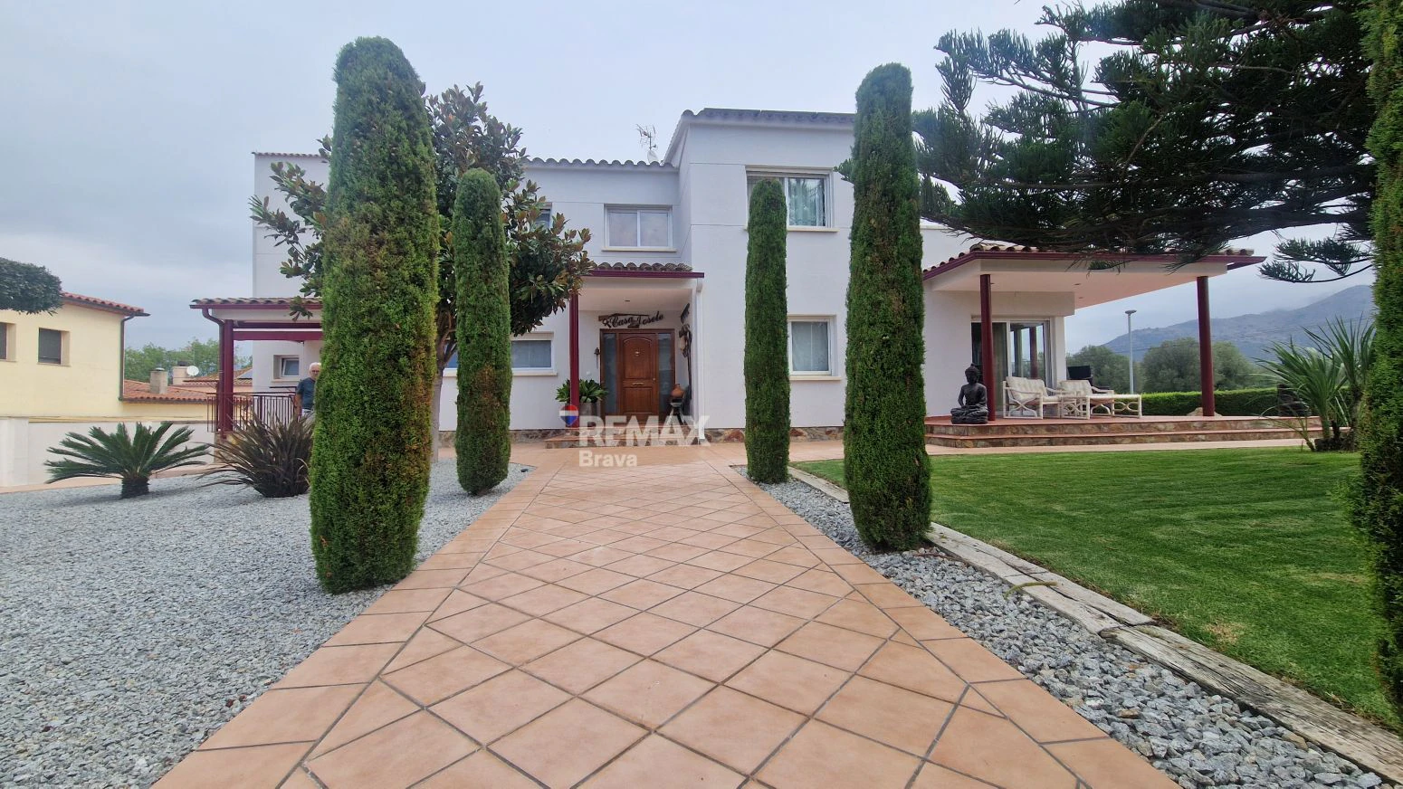 Exclusiva Vivienda en Roses sobre Parcela de 1.190 m² en Entorno Muy Tranquilo