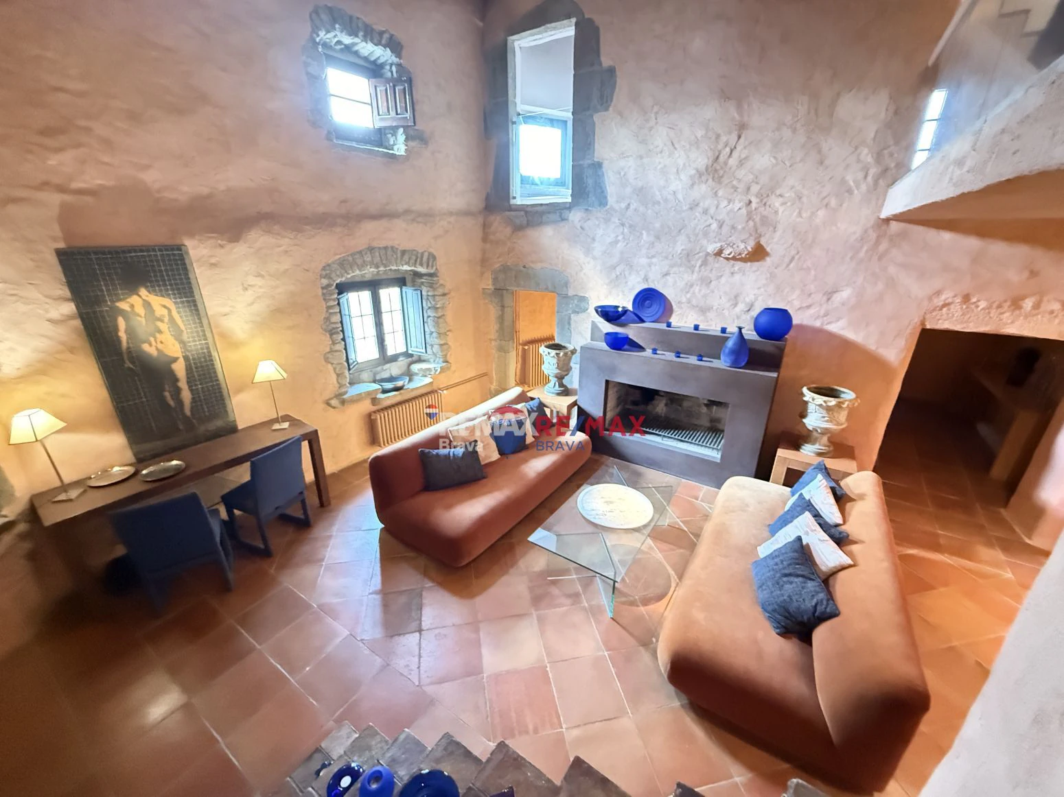 Encantadora Casa de Piedra Restaurada en el Corazón Histórico de Madremanya