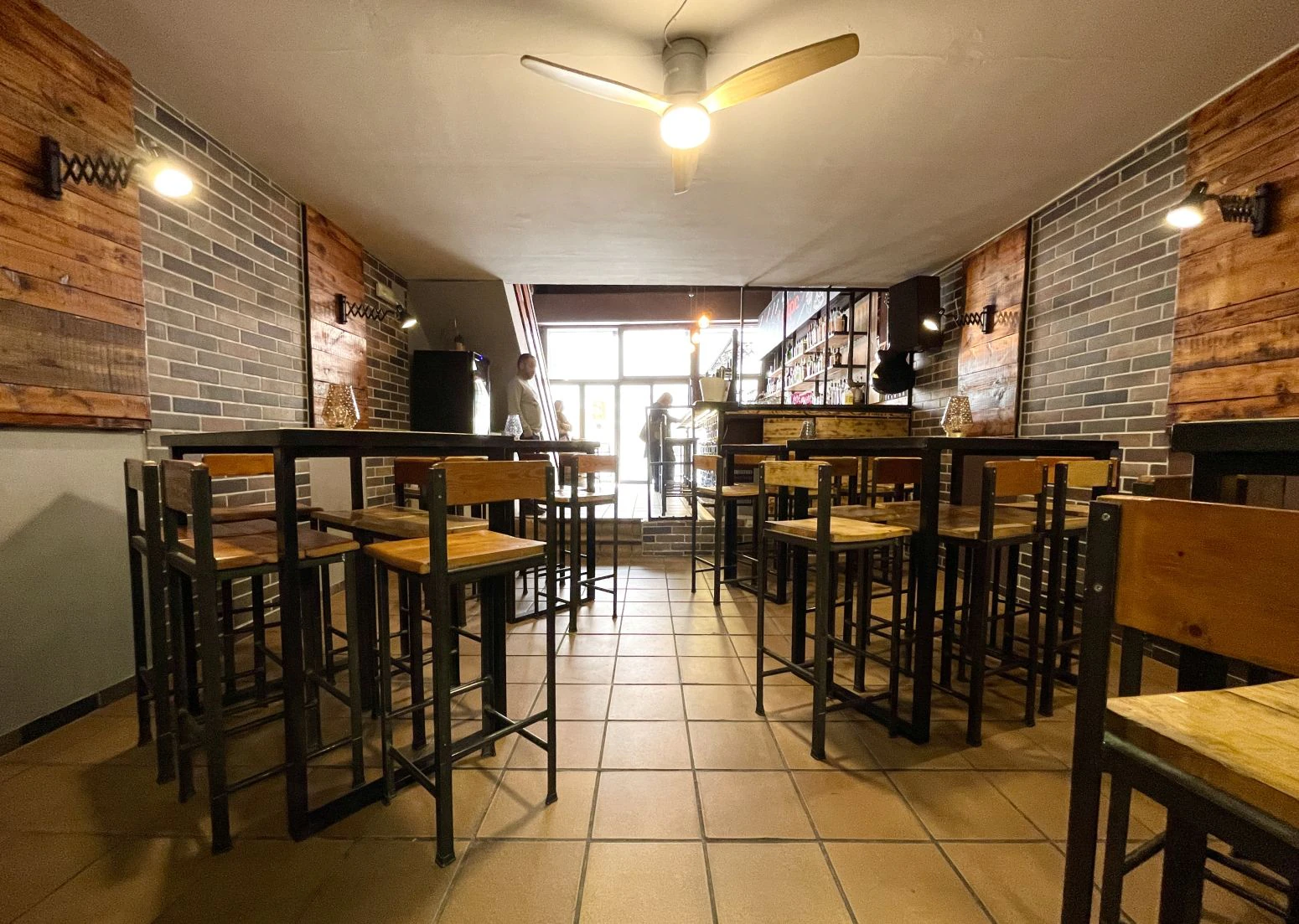 Roses, centro: se traspasa negocio de bar restaurante en inm