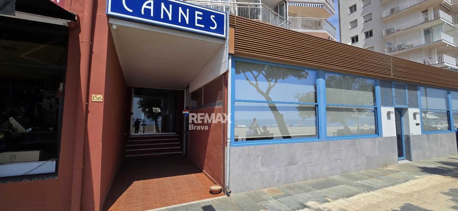 Propiedad Frente al Mar en Platja d’Aro con Alta Rentabilidad Turística
