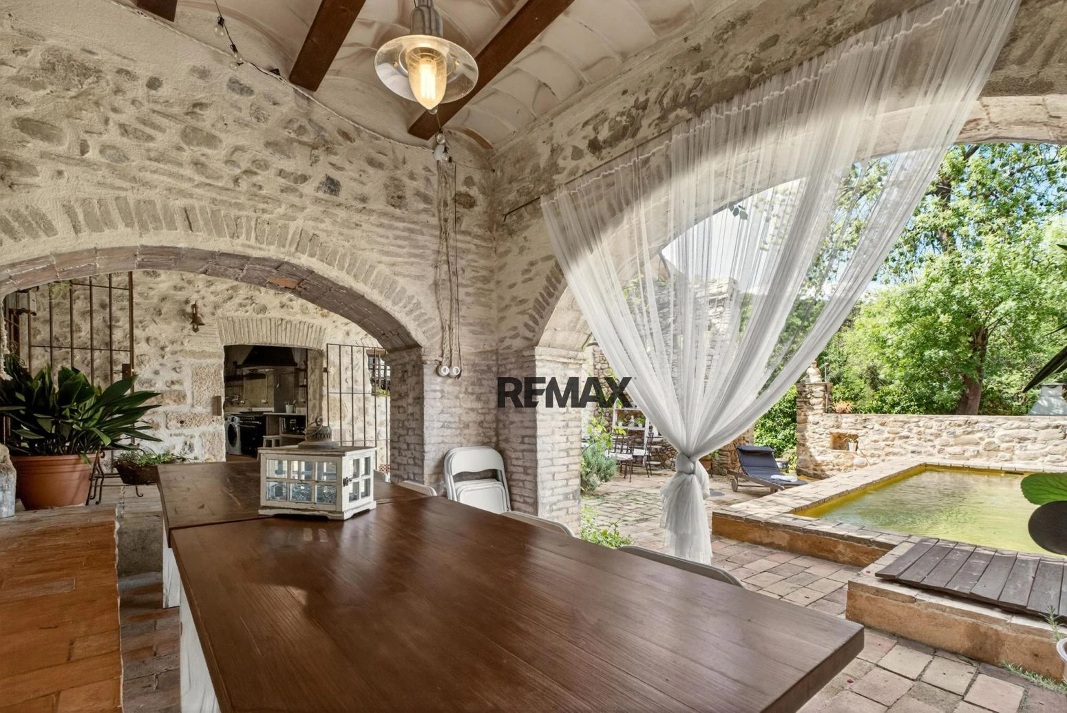 Casa de pueblo con encanto y más de 500 m² entre el Pla de l’Estany y l’Alt Empordà con licencia turística