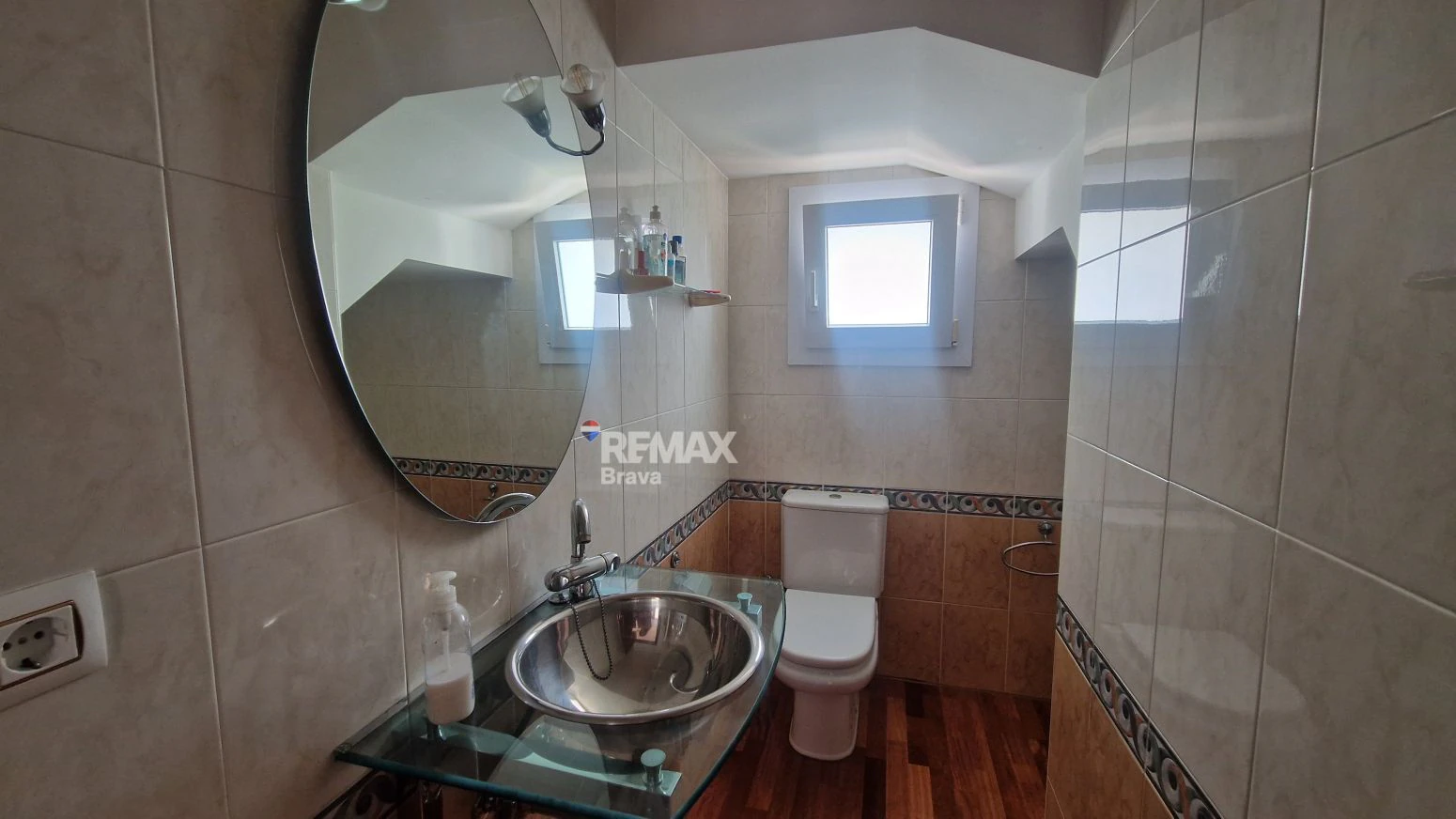 Exclusiva Vivienda en Roses sobre Parcela de 1.190 m² en Entorno Muy Tranquilo