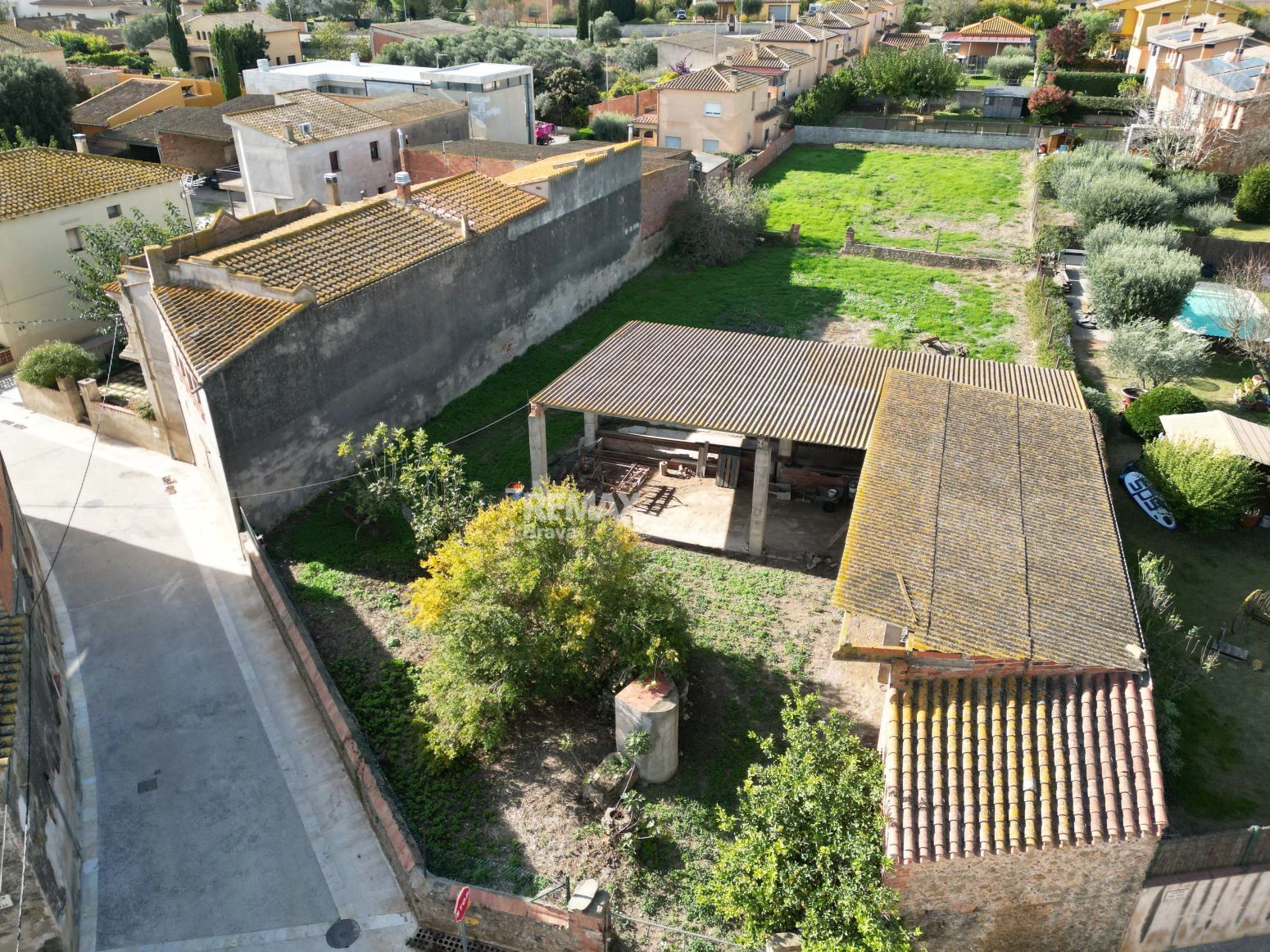 Oportunidad Única en La Tallada d’Empordà: Amplio Terreno en Zona Residencial