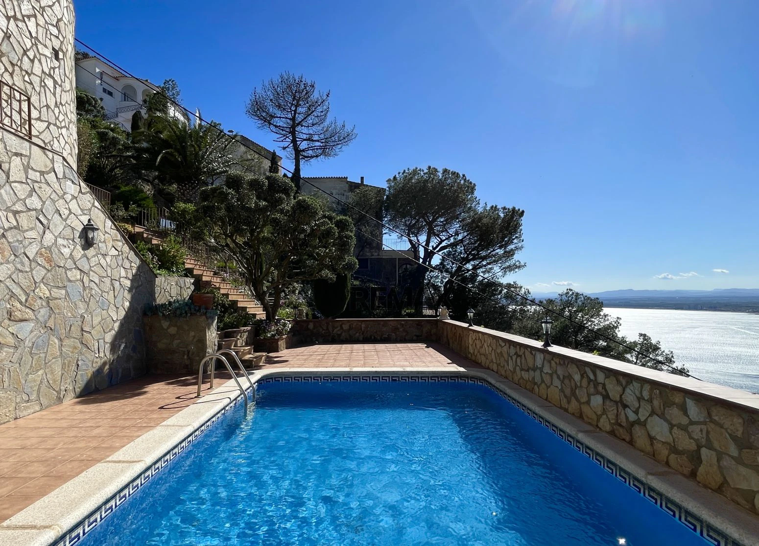 Villa mediterránea con espectaculares vistas al mar