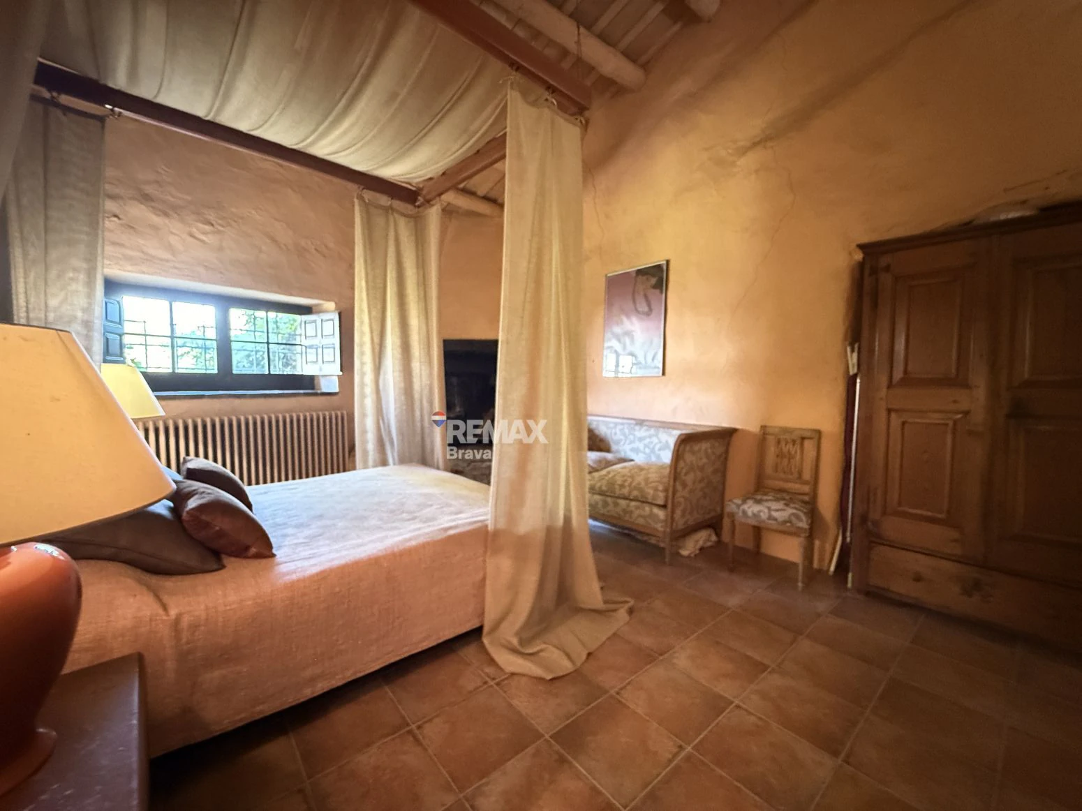 Encantadora Casa de Piedra Restaurada en el Corazón Histórico de Madremanya