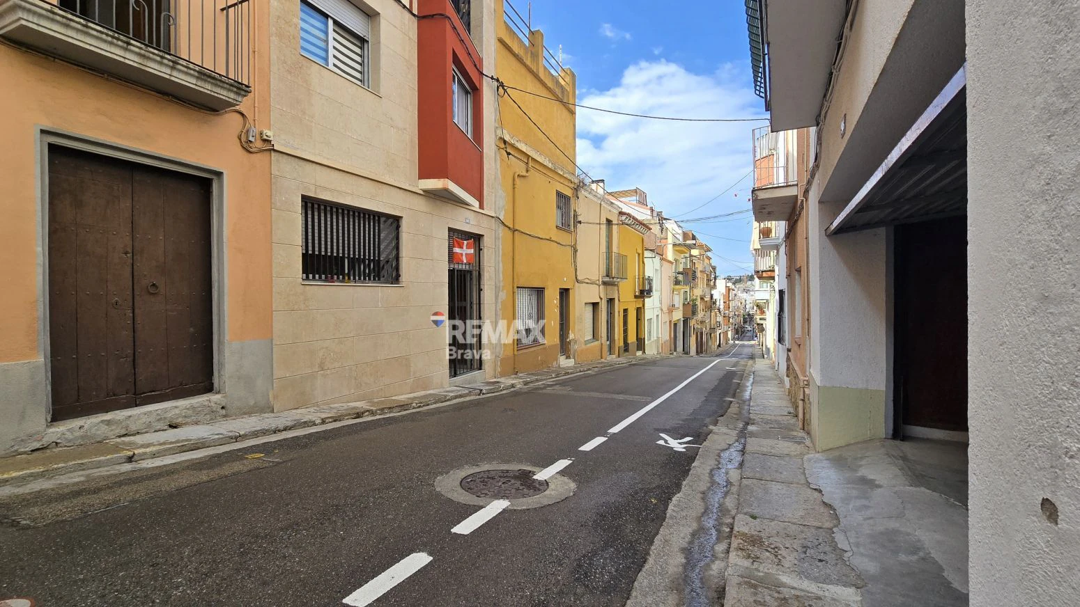 Exclusiva Oportunidad en Blanes: Solar con Más de 500 m² Construidos