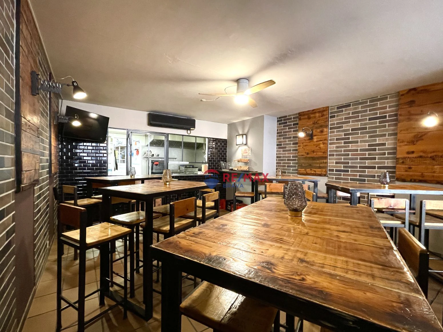 Roses, centro: se traspasa negocio de bar restaurante en inm
