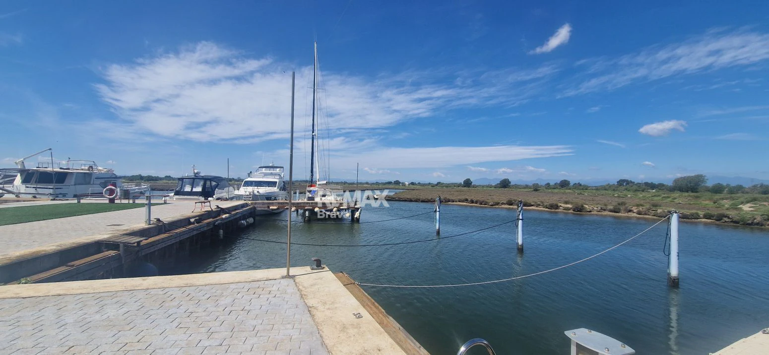 Apartamento con espectaculares vistas al canal en una de las mejores zonas de Santa Margarita, Roses