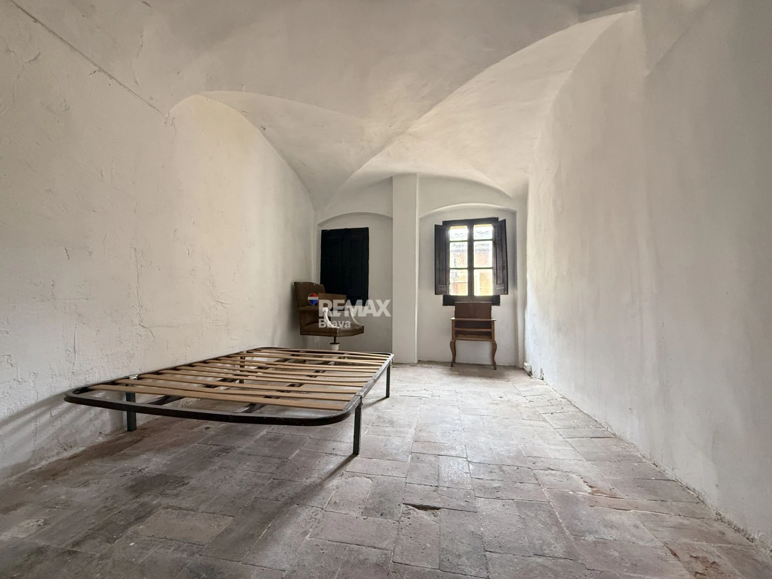 Oportunidad única para inversores: edificio con local comercial en el corazón de Besalú