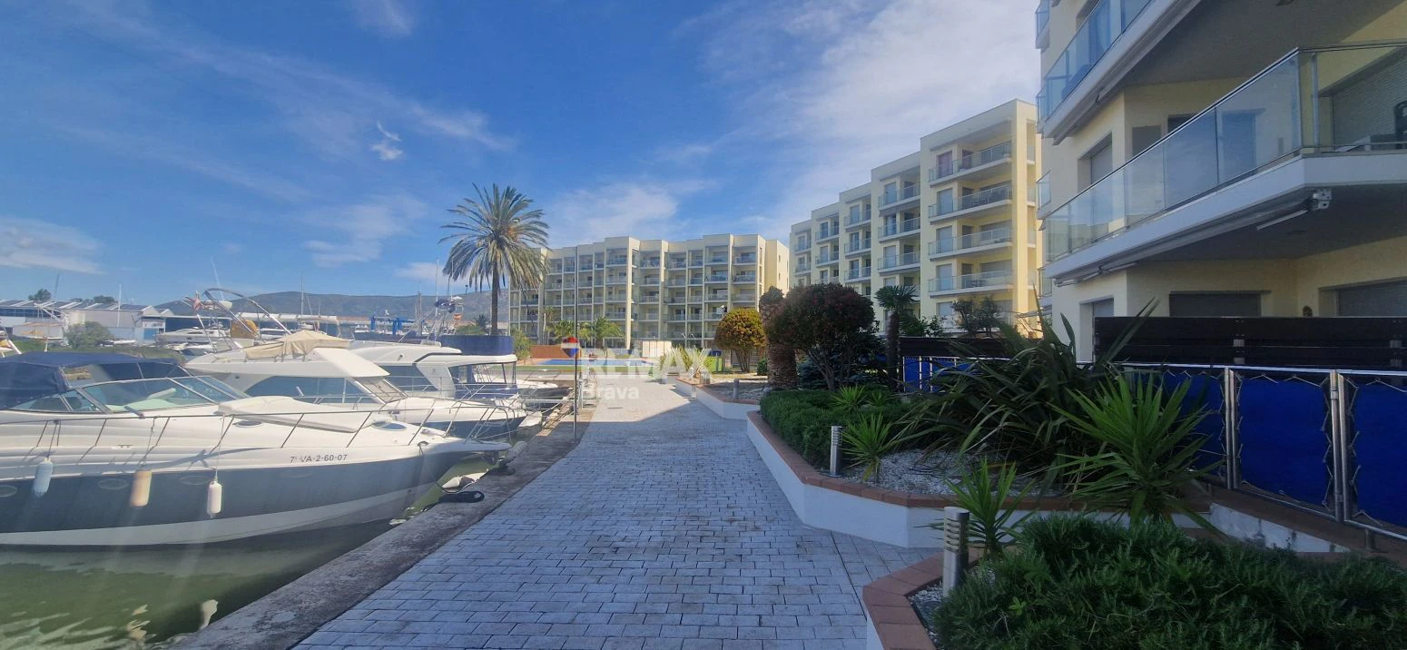 Apartamento con espectaculares vistas al canal en una de las mejores zonas de Santa Margarita, Roses