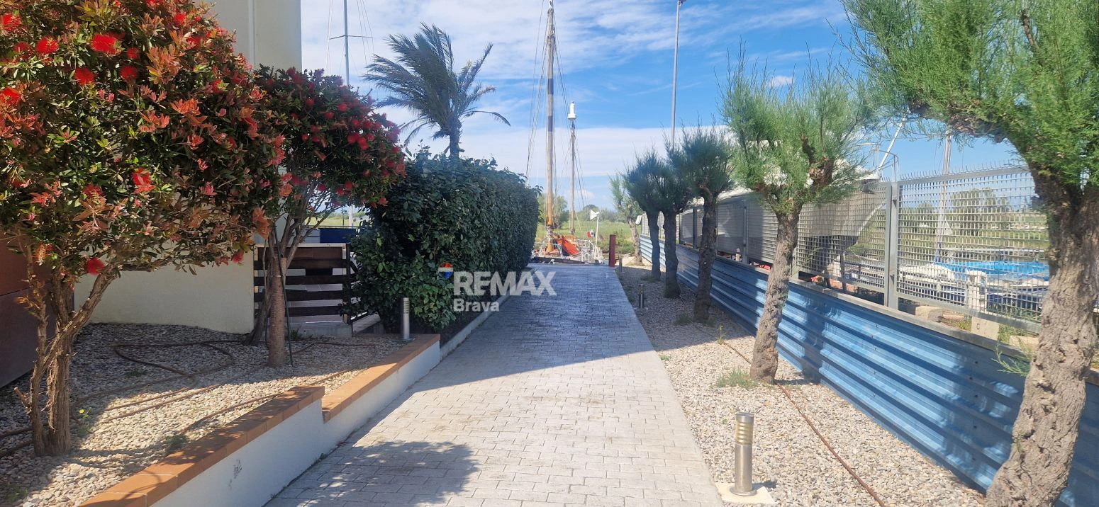 Apartamento con espectaculares vistas al canal en una de las mejores zonas de Santa Margarita, Roses