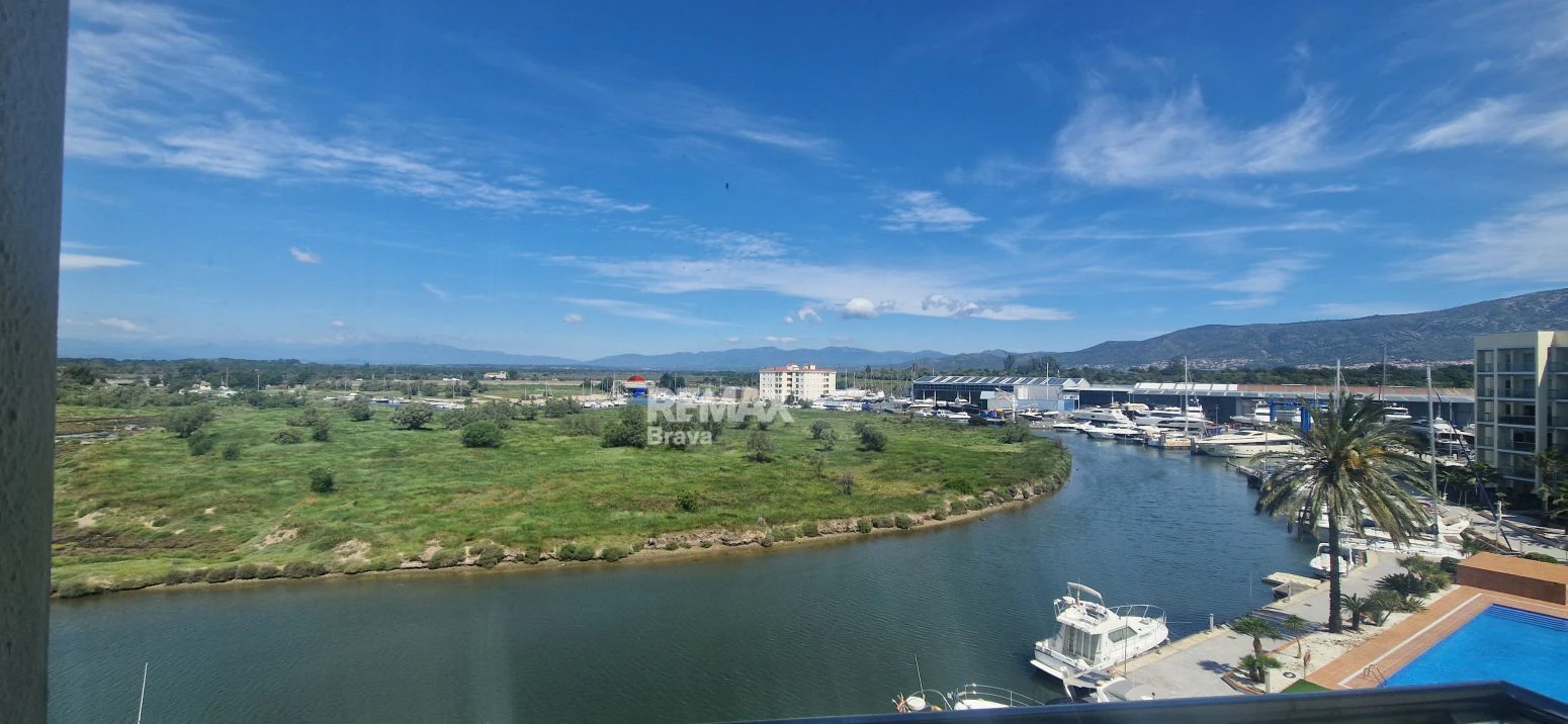 Apartamento con espectaculares vistas al canal en una de las mejores zonas de Santa Margarita, Roses