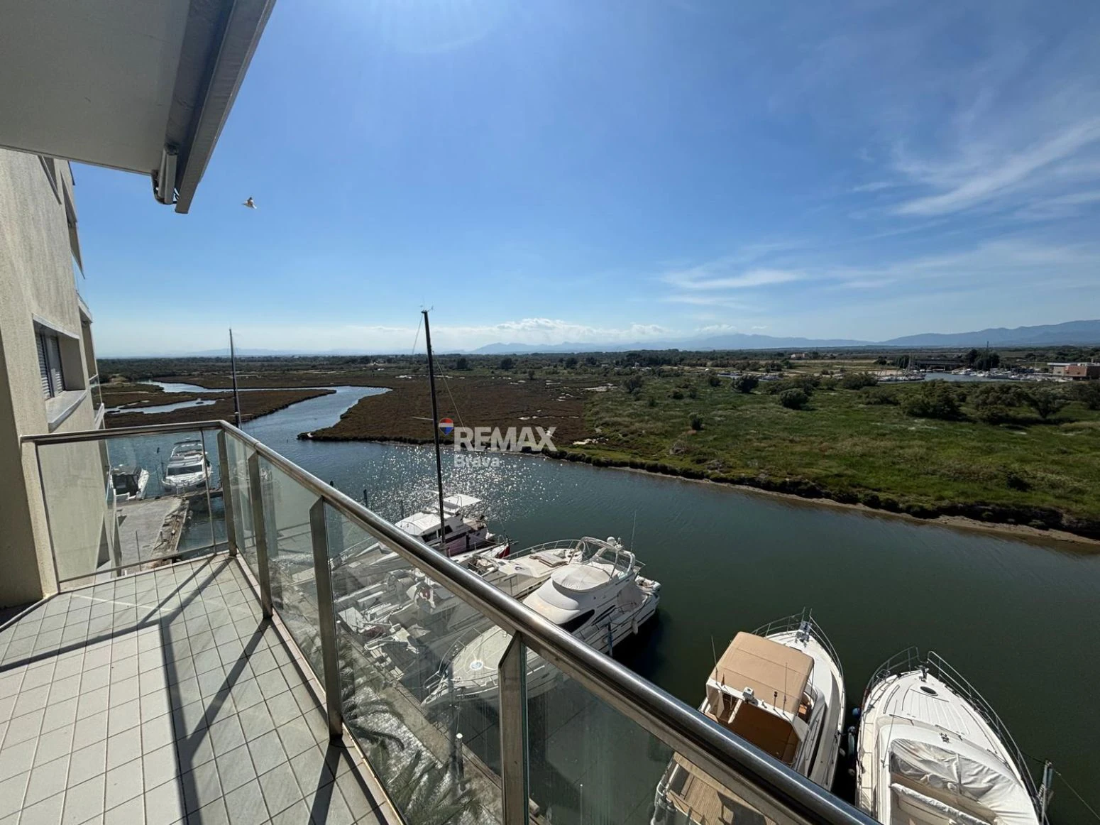 Apartamento con espectaculares vistas al canal en una de las mejores zonas de Santa Margarita, Roses