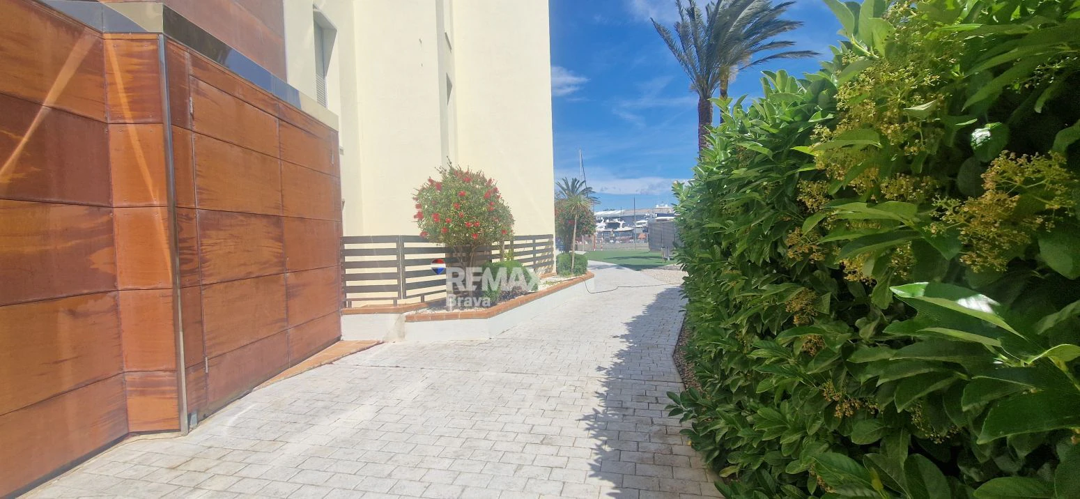 Apartamento con espectaculares vistas al canal en una de las mejores zonas de Santa Margarita, Roses