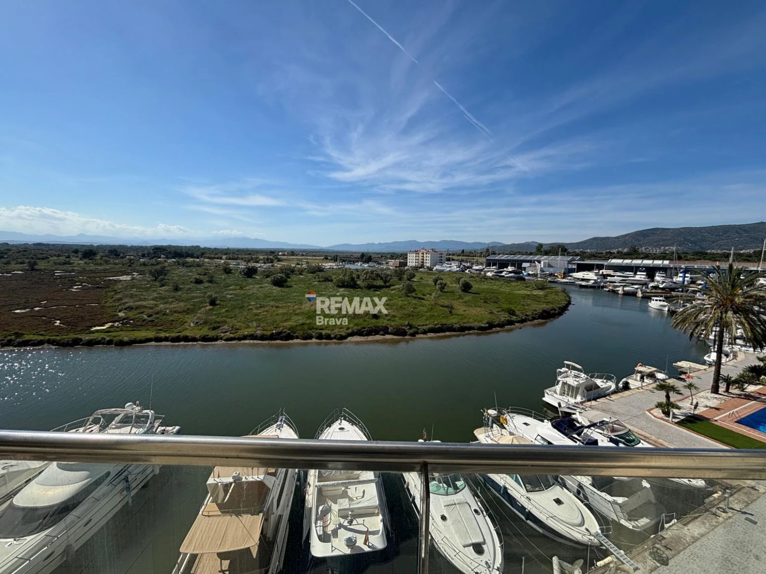Apartamento con espectaculares vistas al canal en una de las mejores zonas de Santa Margarita, Roses