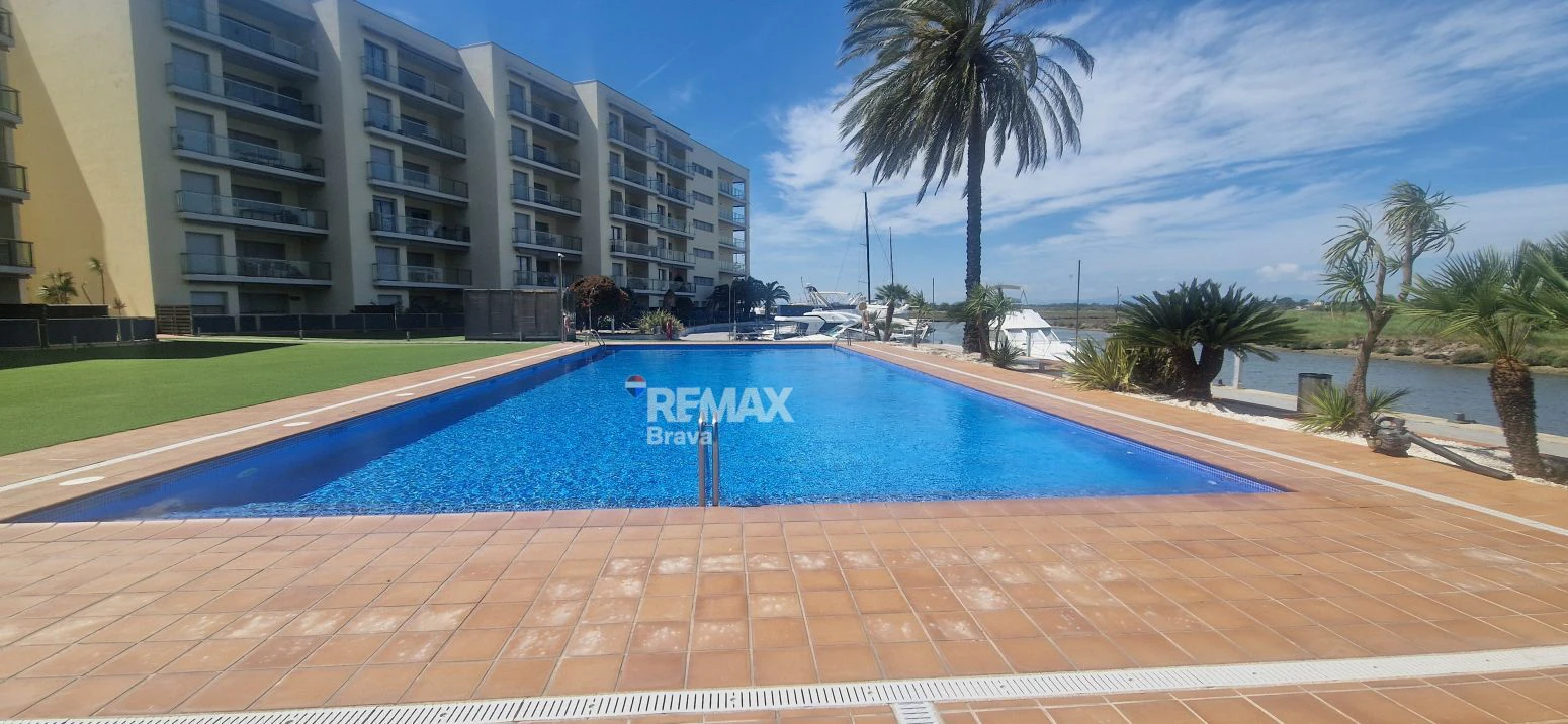Apartamento con espectaculares vistas al canal en una de las mejores zonas de Santa Margarita, Roses