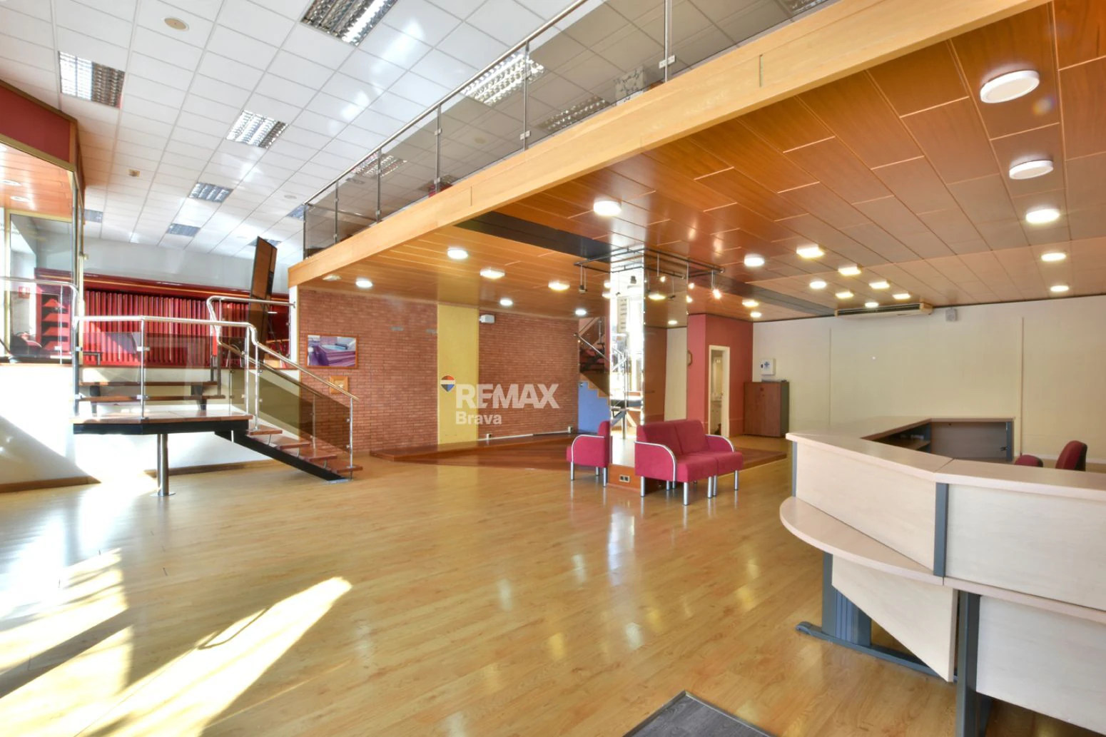 Amplio local comercial con altillo en Mas Lluhí – Sant Feliu de Llobregat